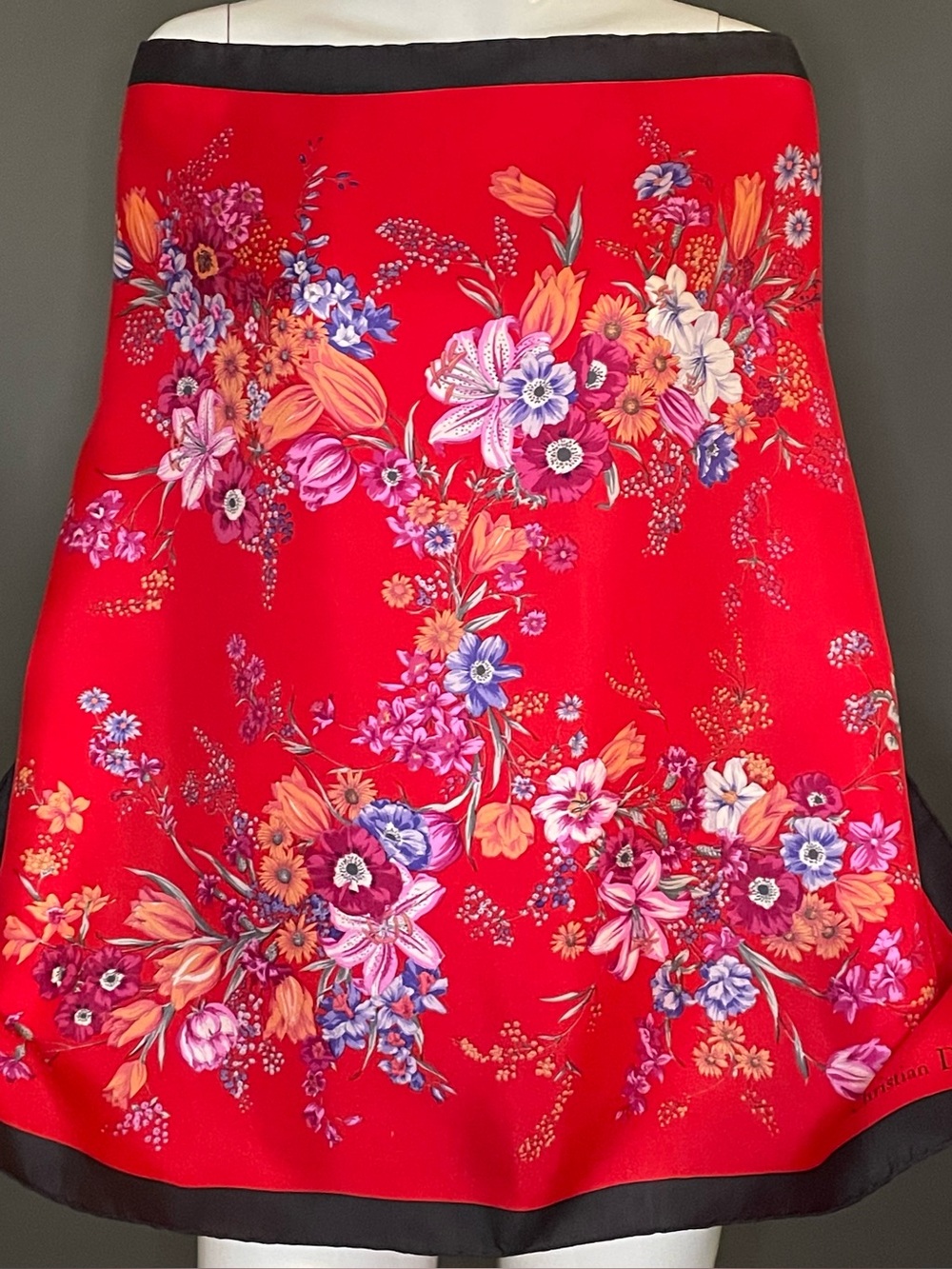 Stunning Christian Dior Silk Scarf 26 In Sq Very Good Condition